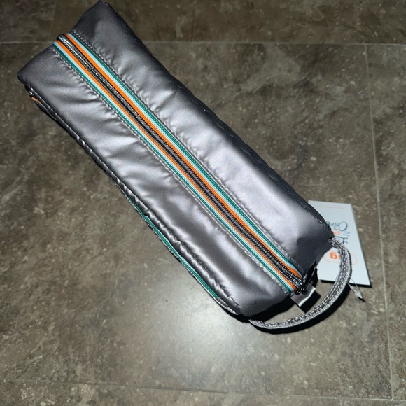 NWT lug Bunker Toiletry Case in metallic pearl - Picture 4 of 4